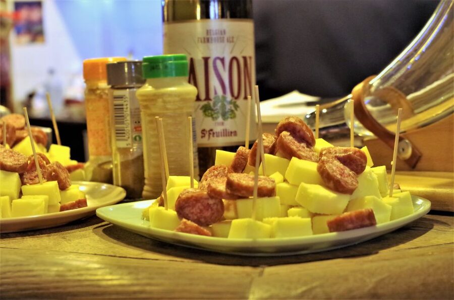 Brussels: Beer Tasting Tour with 7 Beers and Snacks - Saint Géry and the fish market