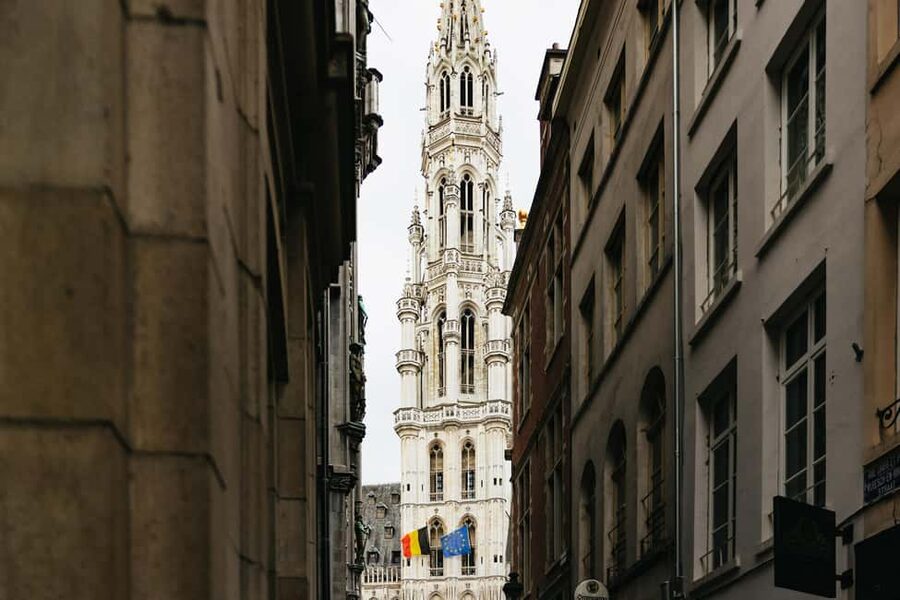 Brussels: Beer Tasting Tour with 7 Beers and Snacks - The seven-beer tasting