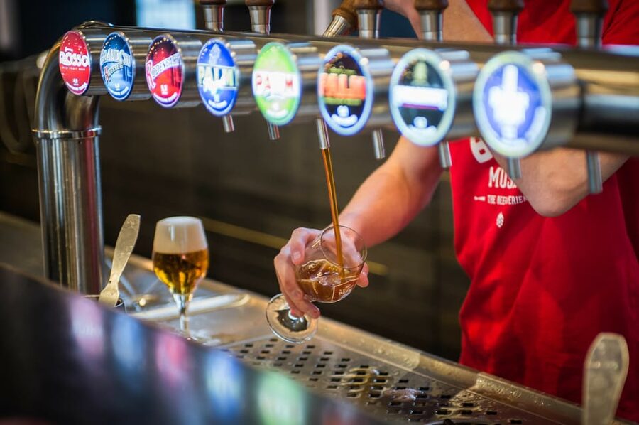 Brussels: Belgian Beer Tasting Tour - Delirium Cafe and the challenge of too much choice