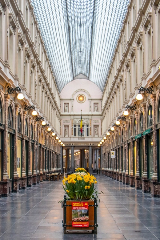 Brussels: Capture the most Photogenic Spots with a Local - Framing the Palais de Justice