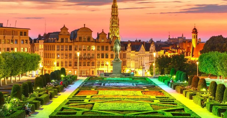 Brussels: Christmas Market Magic Walking Tour with a Local - Key points at a glance
