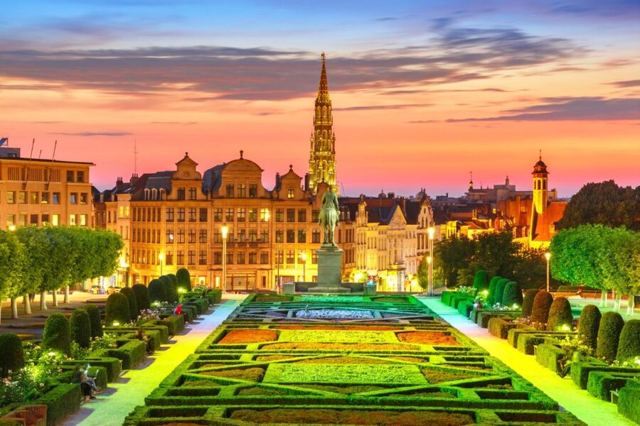 Brussels: Christmas Market Magic Walking Tour with a Local - Tasting Brussels one warm sip at a time