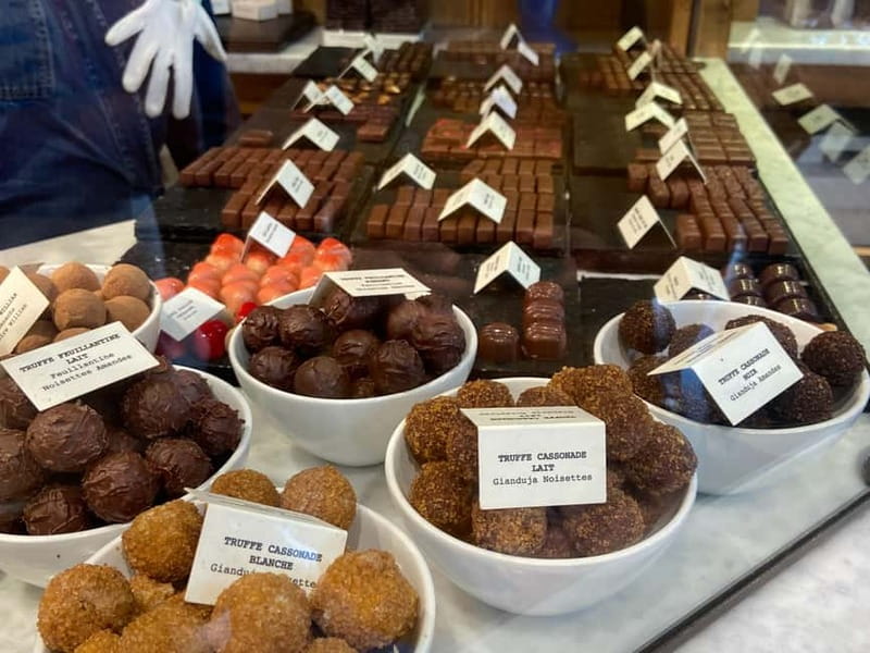 Brussels: City Center Guided Food Tour with Tastings - Vegetarian Options and Seasonal Changes