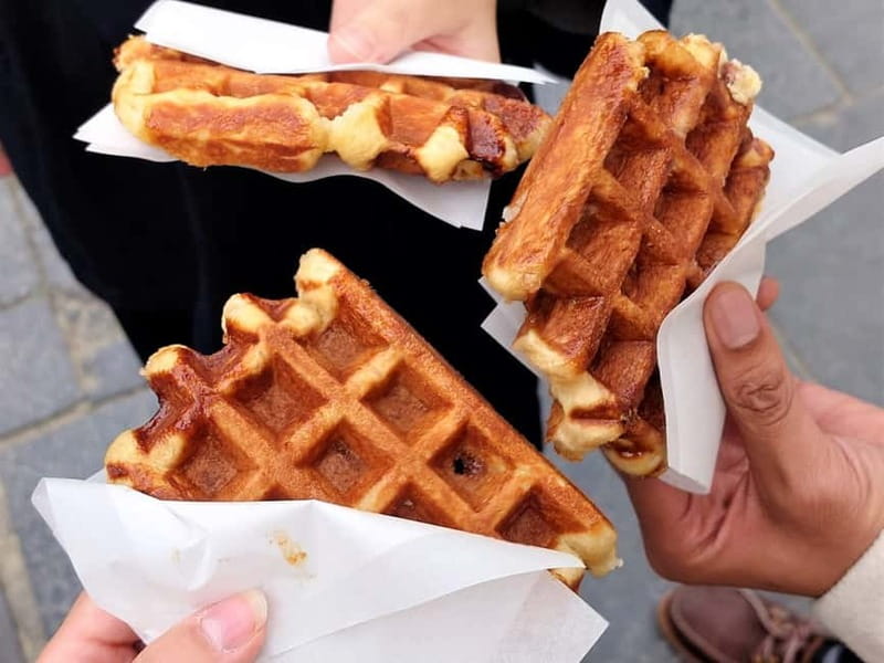 Brussels: City Center Guided Food Tour with Tastings - Liège Waffles and Belgian Chocolate