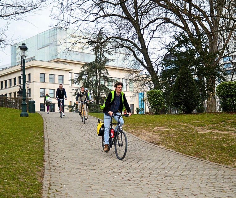 Brussels: City Highlights and Hidden Gems Bike Tour - The café pause and the social side of the tour
