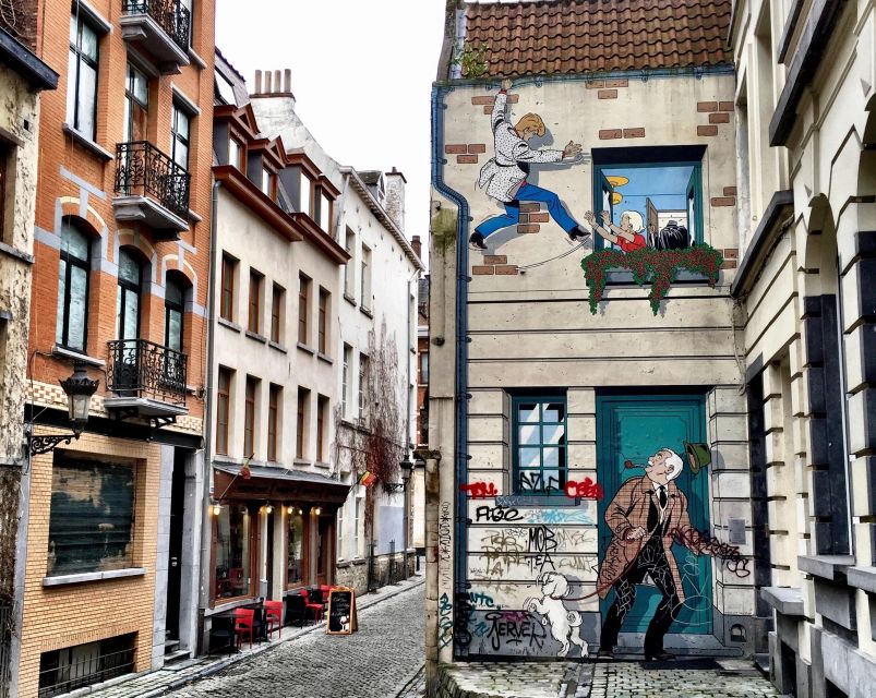 Brussels Comics & Street Art: Private Walking Tour - Little Nemo, where the comic shelves get crowded