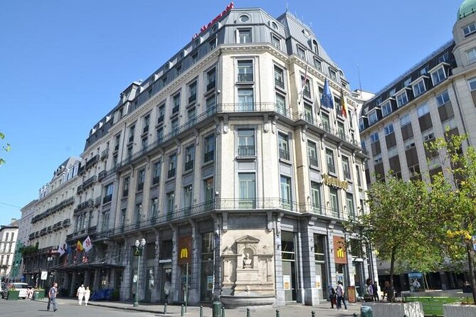 Brussels Food Tour: 10 Tastings of Waffles, Beers, Fries & More - Chocolate in the Royal Gallery of Saint Hubert