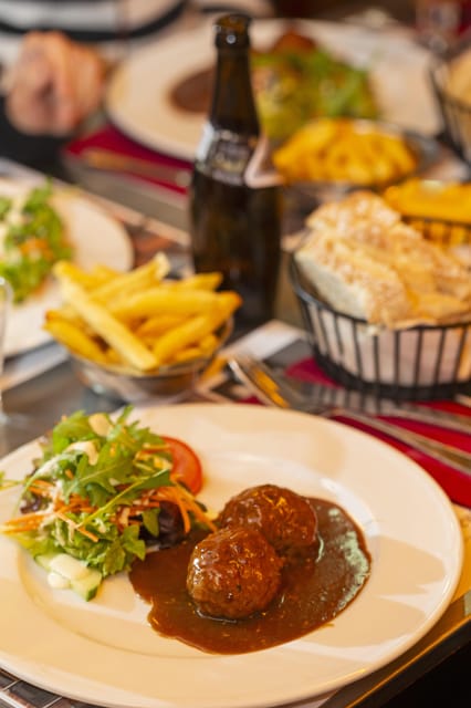 Brussels Food Tour: Main Dish, Beer, Waffle & Chocolate - The Marolles and the first taste of Brussels