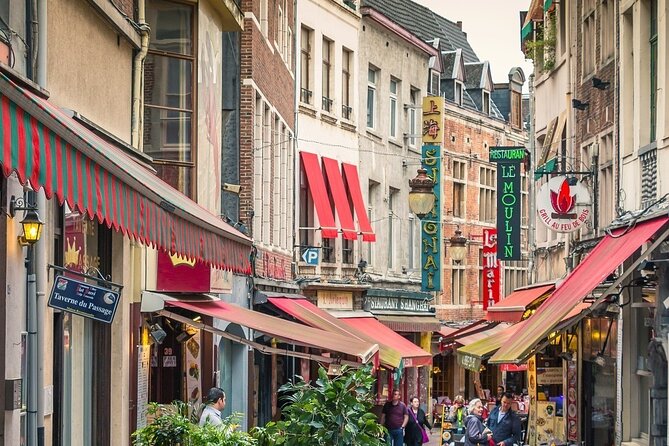 Brussels Food Tour with Full Meal & Drinks by Do Eat Better - A plain waffle near Manneken Pis