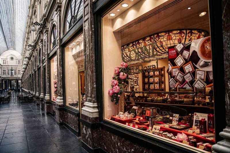 Brussels Highlights: Walking & Bus Tour with Waffle Tasting - The coach circuit: royal Brussels and the European quarter