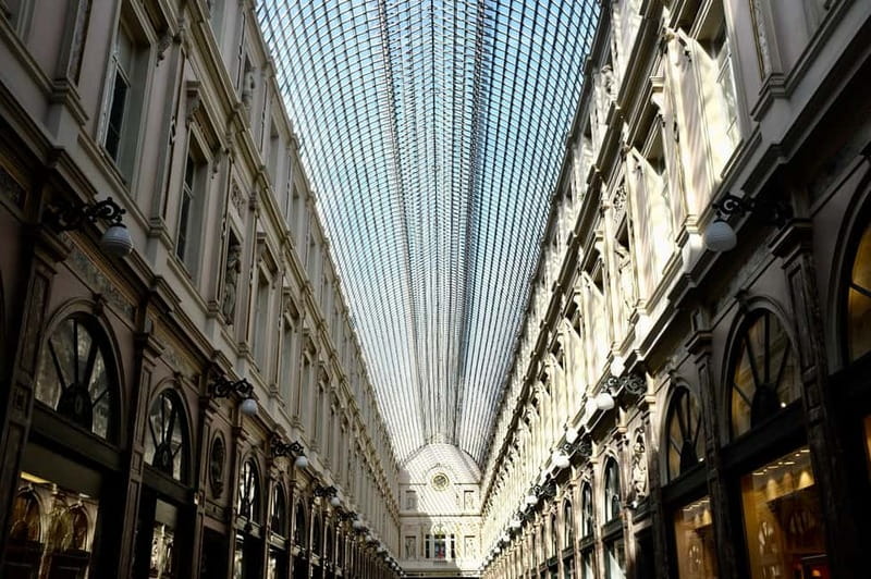 Brussels Highlights: Walking & Bus Tour with Waffle Tasting - Grand Place: Brussels in one dramatic square