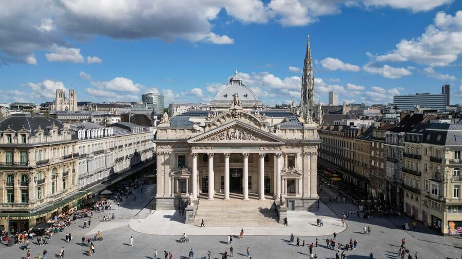 Brussels: Hop-On Hop-Off Bus Tour& Belgian Beer World Museum - Riding from Central Station to the Royal Quarter