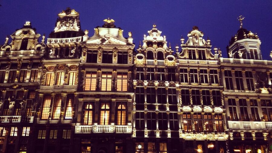 Brussels: Hungry Mary's Famous Beer and Chocolate Tour - Manneken Pis, with realistic expectations