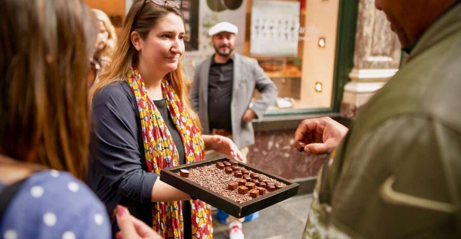 Brussels: Hungry Mary's Famous Beer and Chocolate Tour - Guides who make the difference