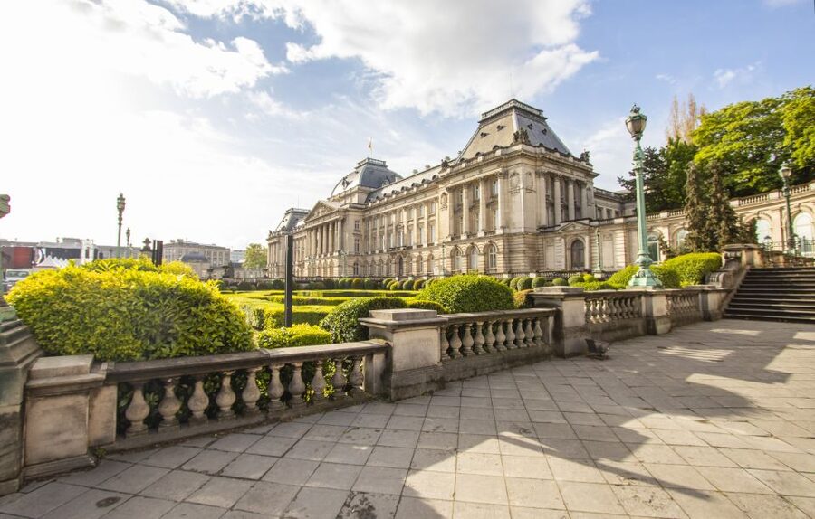 Brussels: Insta-Perfect Walk with a Local - Manneken Pis and the famous Brussels checklist