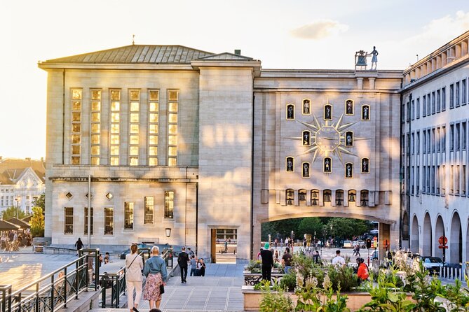 Brussels Old Town & Beer Secrets: Self-Guided Puzzle Walk - Place de la Bourse and the Belgian Brewers Museum