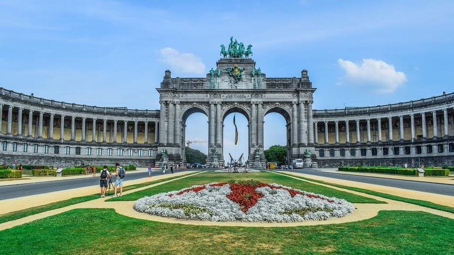 Brussels: Private 2-Hour Sightseeing Tour with Local Guide - Two Gothic churches, two different impressions