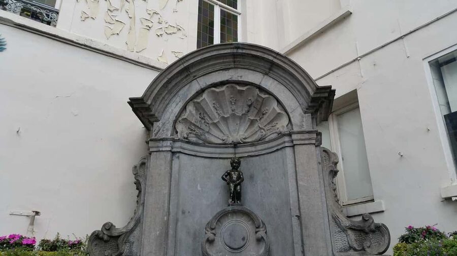 Brussels: Private 2-Hour Sightseeing Tour with Local Guide - Seeing the European Union quarter