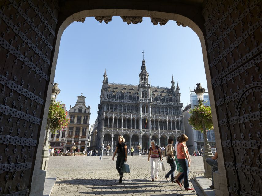 Brussels: Private 3-Hour Sightseeing Walking Tour - Guide quality and language choices