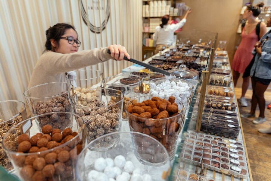 Brussels: Private Food Tour – 10 Tastings with Locals - The private format and the guide’s role
