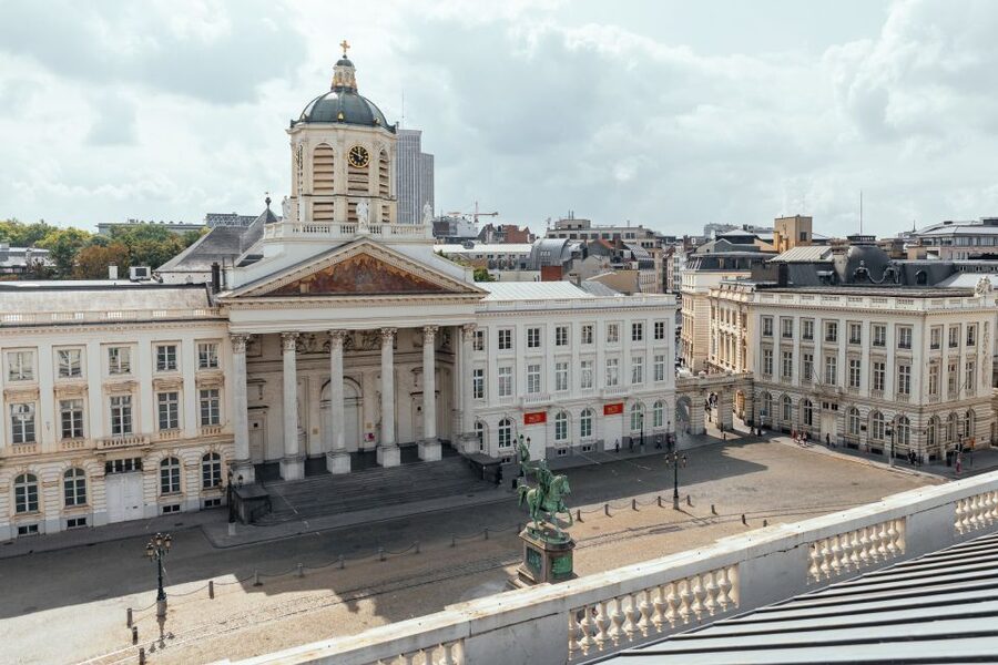 Brussels: Private Tour w/ Locals – Highlights & Hidden Gems - The included local tasting and the practical value of a food stop