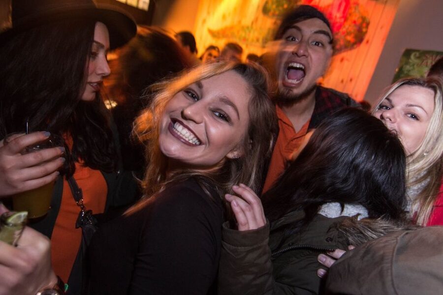 Brussels: Pub Crawl and Nightlife Party Experience - 9:30 p.m. at The Unusual, where the night begins