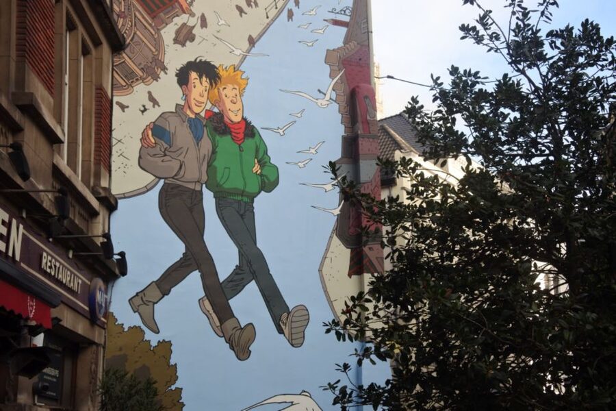 Brussels: The comic book walls walking tour - Tintin’s former home and the pull of familiar characters
