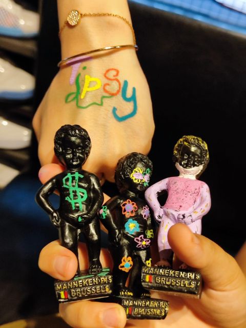 Brussels Tipsy Tour: Cocktail Making, Painting & Chocolates - Painting Manneken Pis with a beer and shot