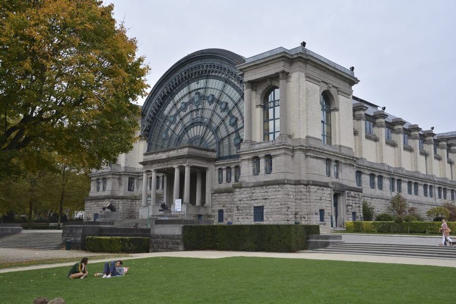 Brussels: Walking Tour from Central Station to Manneken Pis - What the $388 group price really means