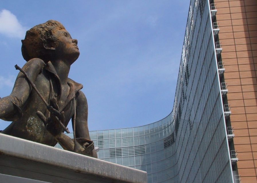 Brussels: Walking Tour from Central Station to Manneken Pis - The Grand Place and Brussels’ golden center
