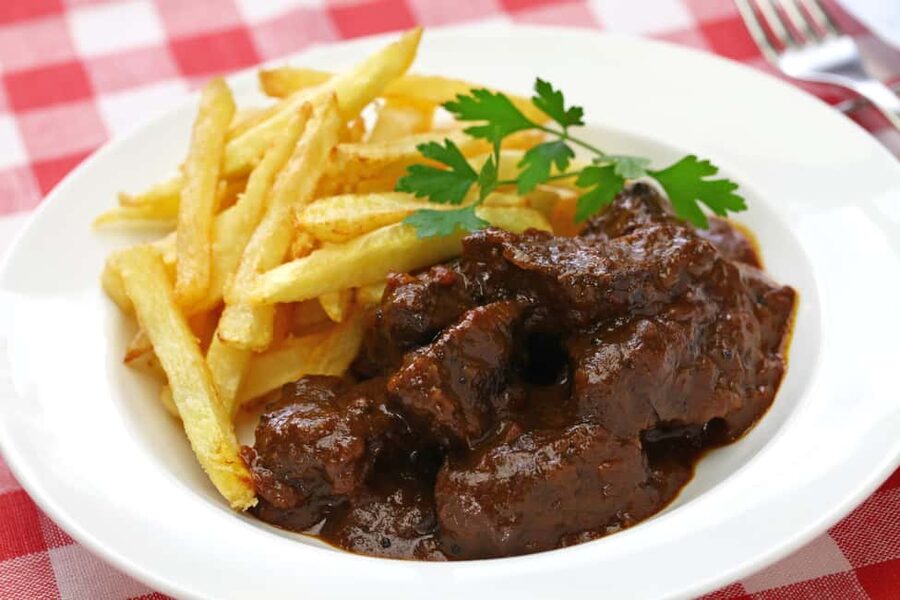 Brussels: Walking Tour with Belgian Lunch, Chocolate, & Beer - Walking comfort, group feel, and guide style