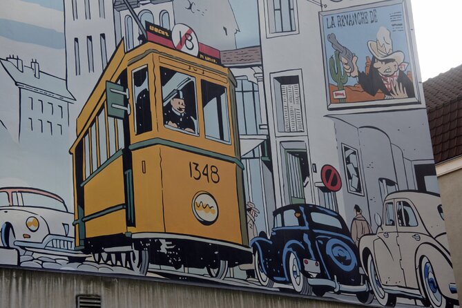Comic Book Tour in Brussels - Meeting The Smurfs near Brussels Central Station