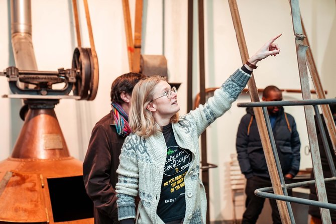 Discover our Brussels craft breweries with a local, passionate, young guide - Finishing with two more beers and local snacks