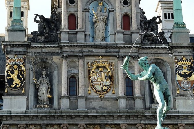 e-Scavenger hunt Antwerp: Explore the city at your own pace - Carolus Borromeus Church and Vlaeykensgang