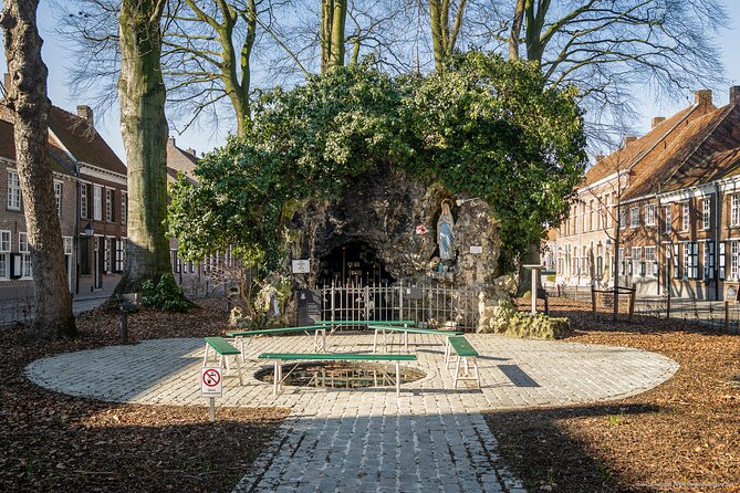 e-Scavenger hunt Turnhout: Explore the city at your own pace - De Warande and modern Turnhout