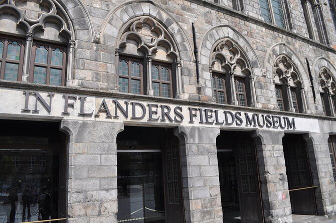 e-Scavenger hunt Ypres: Explore the city at your own pace - Ypres ramparts and the walking route