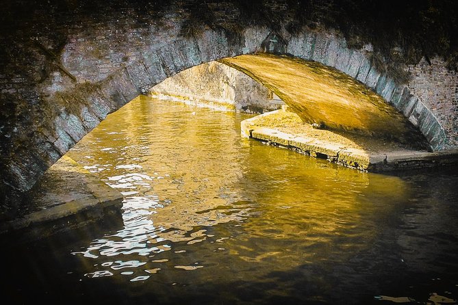 "Edges of Brugge" Photo Tour - 2hr open city tour & workshop - Why this Bruges tour feels different