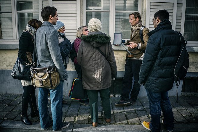 "Edges of Brugge" Photo Tour - 2hr open city tour & workshop - Starting at Burg Square and the Basilica