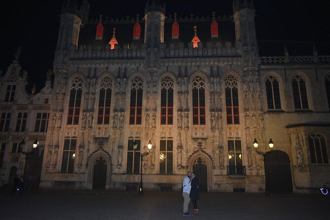 Evening Delights: Bruges Tour with Beer & Chocolate - What this Bruges evening walk is really offering