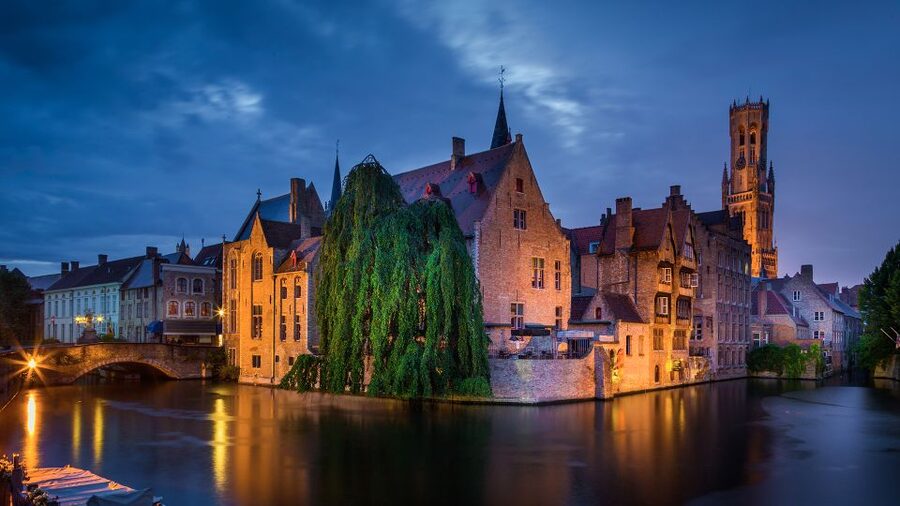 From Amsterdam: Bruges Day Trip in English with Boat Option - Ending at Grote Markt, then choosing your own Bruges