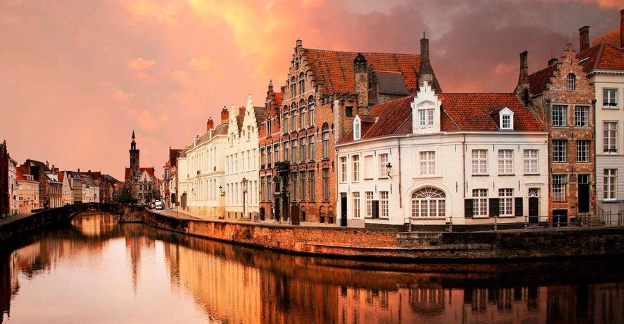 From Amsterdam: Bruges Day Trip in Spanish with Boat Option - The three-hour ride from Amsterdam to Belgium
