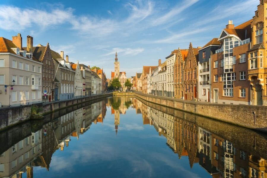 From Amsterdam: Day Trip to Bruges in Spanish or English - The long road from Amsterdam to Bruges