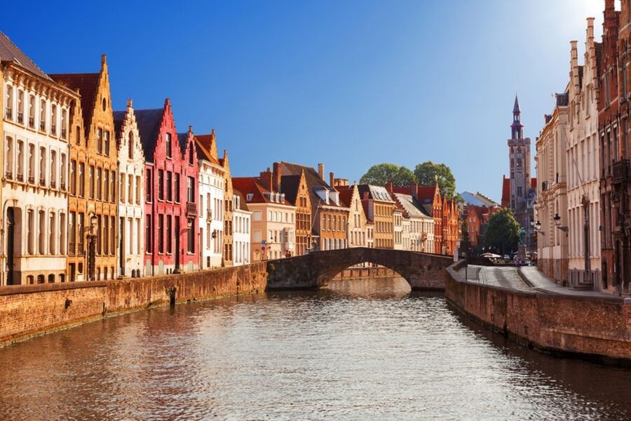 From Amsterdam: Day Trip to Bruges in Spanish or English - Markt Square, the Belfry, and Brug Square