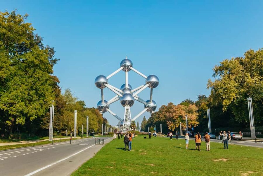From Amsterdam: Day Trip to the Charming Brussels and Bruges - Guide quality can shape the whole day