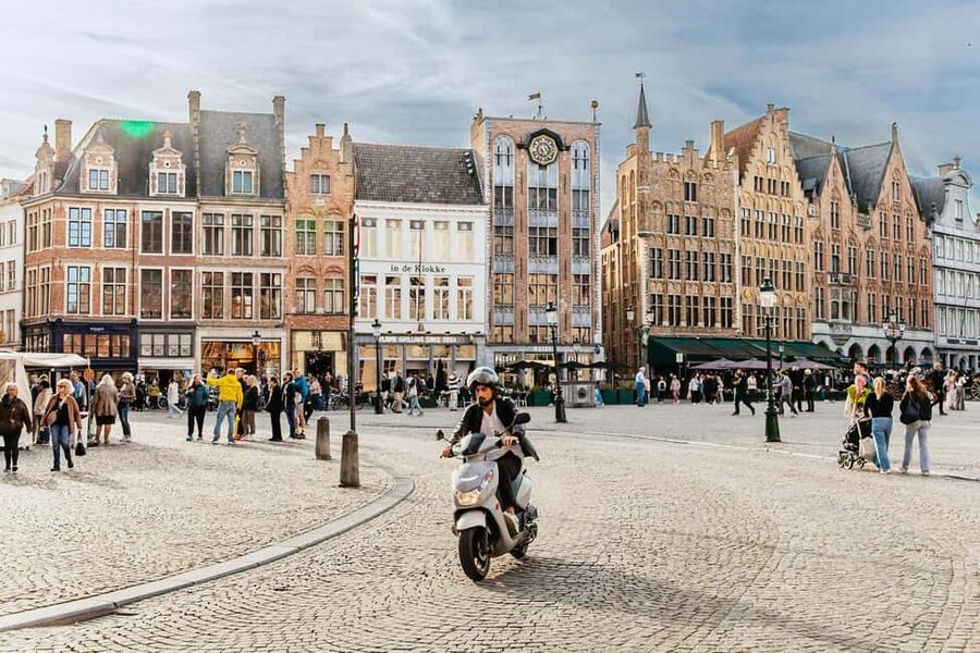 From Amsterdam: Day Trip to the Charming Brussels and Bruges - Brussels begins with grand squares and small surprises