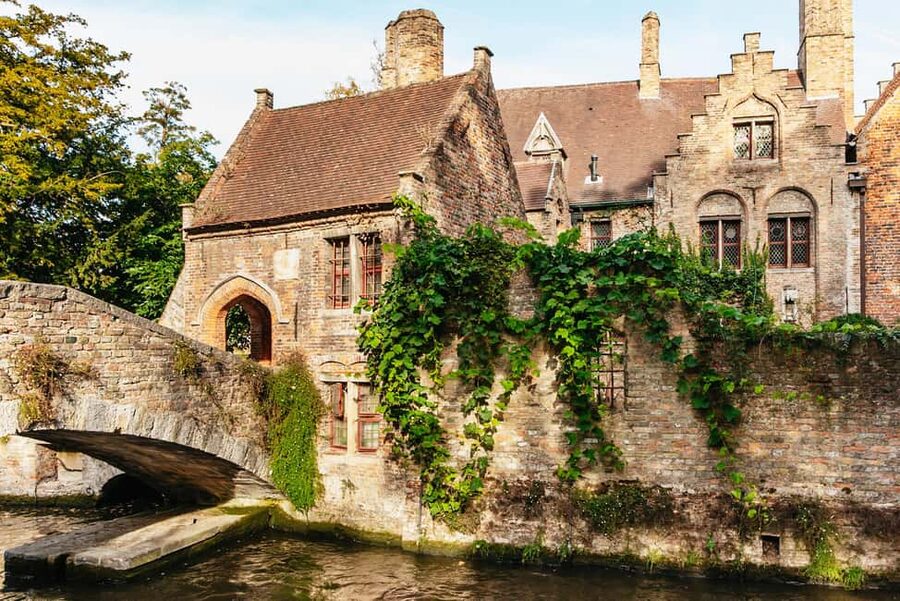 From Amsterdam: Day Trip to the Charming Brussels and Bruges - Free time in Bruges: chocolate, beer, and independent wandering