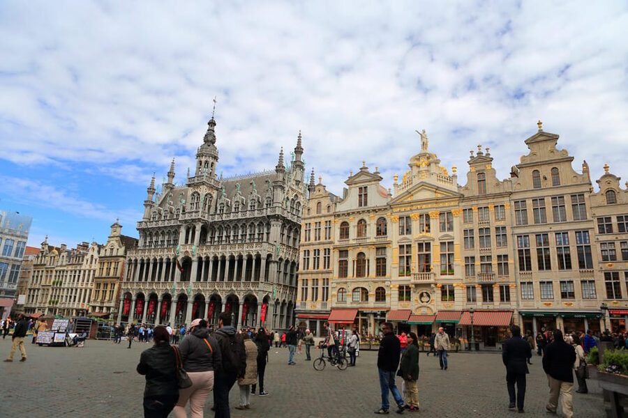From Amsterdam: Day Trip to the Charming Brussels and Bruges - Meeting at Aloha and settling into the coach