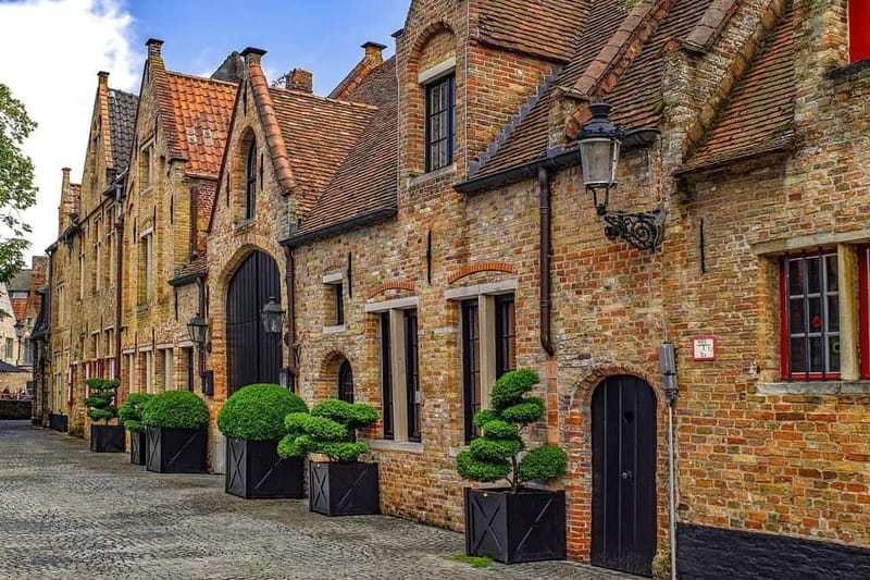 From Amsterdam: Private Sightseeing Tour to Bruges - Is $921 per person a fair price?