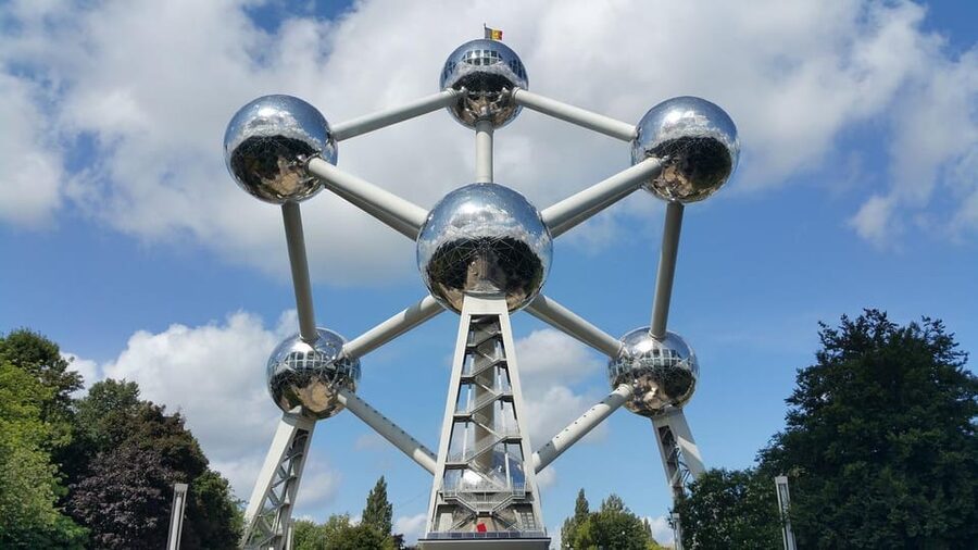From Amsterdam: To Brussels - Travel as a VIP - Manneken Pis and Brussels’ small sense of humor