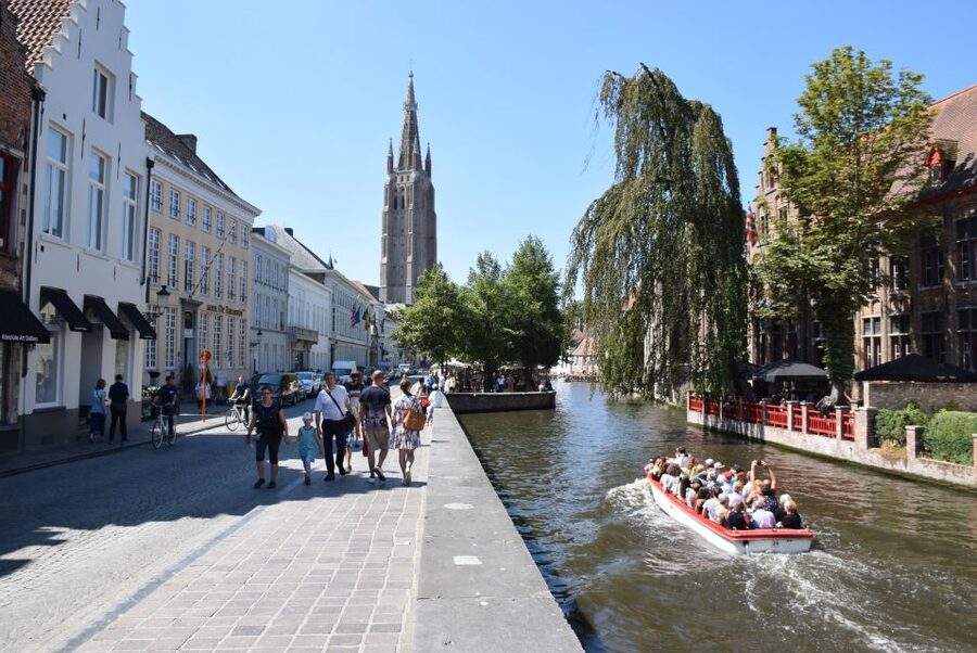 From Brussels: Bruges Private Tour - The Beguinage and Lake of Love